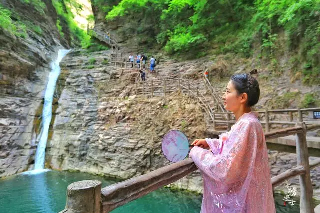 這個景區被譽為「東方科羅拉多」,充滿了雄奇險峻,還是五A景點