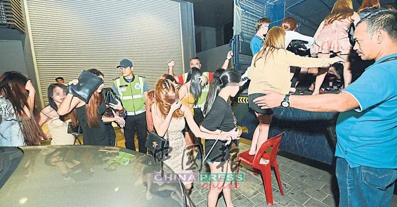 與本報女記者扮情侶 警偕媒體放蛇掃黃