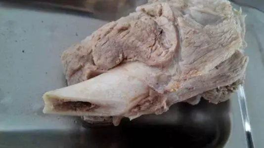 燉骨頭湯時出現泡沫,是肉的精華還是髒東西?很多人一直吃錯了