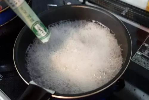燉骨頭湯時出現泡沫,是肉的精華還是髒東西?很多人一直吃錯了