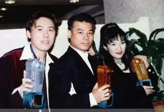 情歌王子背後的女人!「12歲相識、17歲戀愛」經歷風雨40年 張宇甜喊「要當7世夫妻」:沒有妳人生不完整