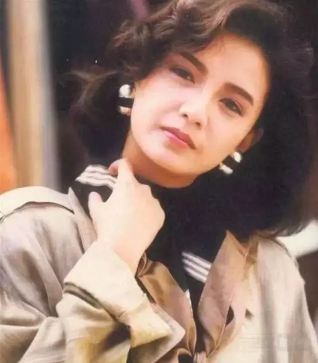 曾華倩曬素顏近照狀態好,53歲的她太少女了