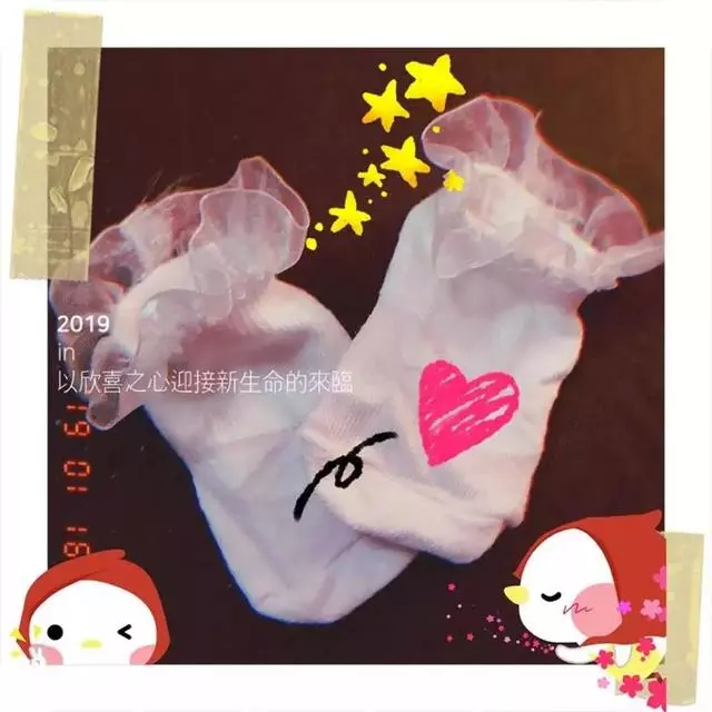 老牌男演員曬全家福,一旁老婆頭髮花白,如今一起拍寫真坦言還想生!