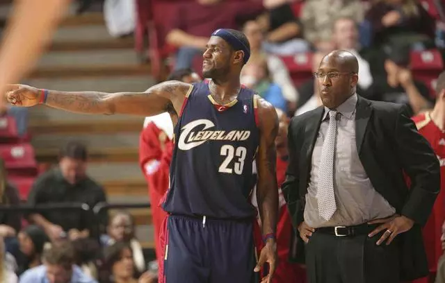 托馬斯直言,NBA辜負了詹姆斯,總是給他配備一群菜鳥級別主教練