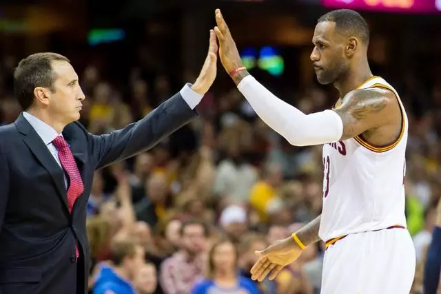 托馬斯直言,NBA辜負了詹姆斯,總是給他配備一群菜鳥級別主教練