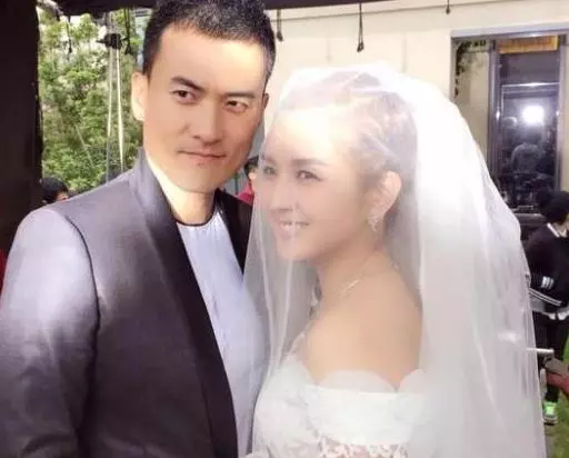 才生完三胎不久,她就復出拚命賺錢,老公連奶粉錢都給不起?