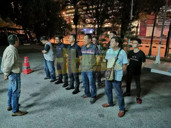 提醒司機小心!近期偷輪胎黨出沒,專挑這款車下手!