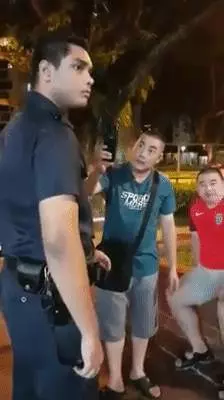 一段視頻瘋傳全島!成千上萬在新加坡的中國人:我們不怕美國,但是怕你們