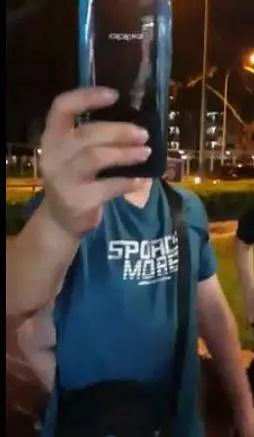 一段視頻瘋傳全島!成千上萬在新加坡的中國人:我們不怕美國,但是怕你們