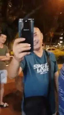 一段視頻瘋傳全島!成千上萬在新加坡的中國人:我們不怕美國,但是怕你們