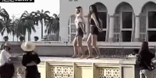一段視頻瘋傳全島!成千上萬在新加坡的中國人:我們不怕美國,但是怕你們
