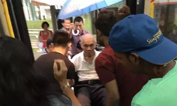 一段視頻瘋傳全島!成千上萬在新加坡的中國人:我們不怕美國,但是怕你們