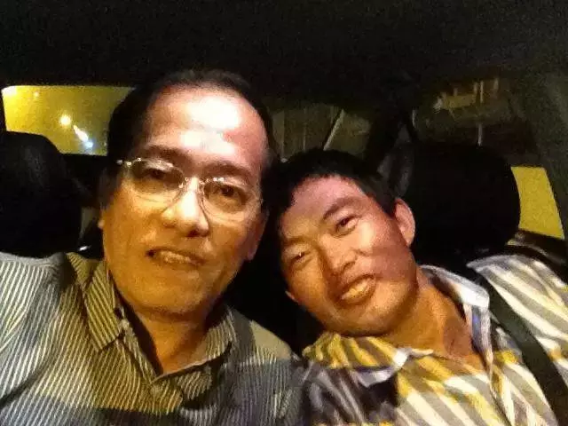 一段視頻瘋傳全島!成千上萬在新加坡的中國人:我們不怕美國,但是怕你們