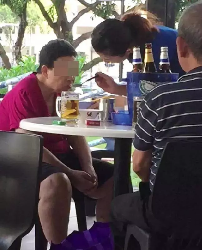 一段視頻瘋傳全島!成千上萬在新加坡的中國人:我們不怕美國,但是怕你們
