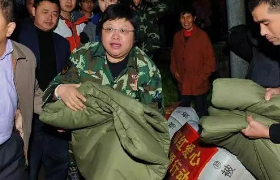 劉德華捐5000萬,周潤發捐60億,她捐了90億卻無人知曉