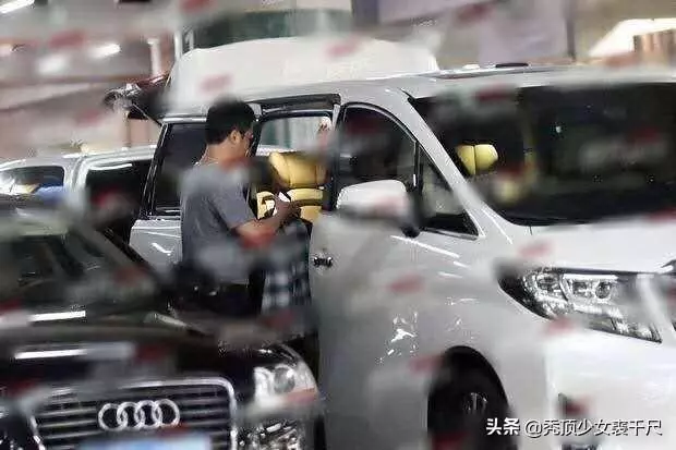神仙愛情!吳京謝楠結婚7年仍處熱戀狀態,車上甜蜜擁吻低調撒糖!
