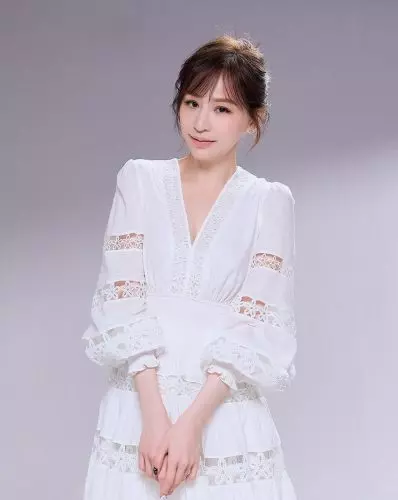 【樣甜身材勁!】王心凌『隱藏好身材』難得公開! 超結實 + 線條分明腹肌, 網直呼: 太猛!