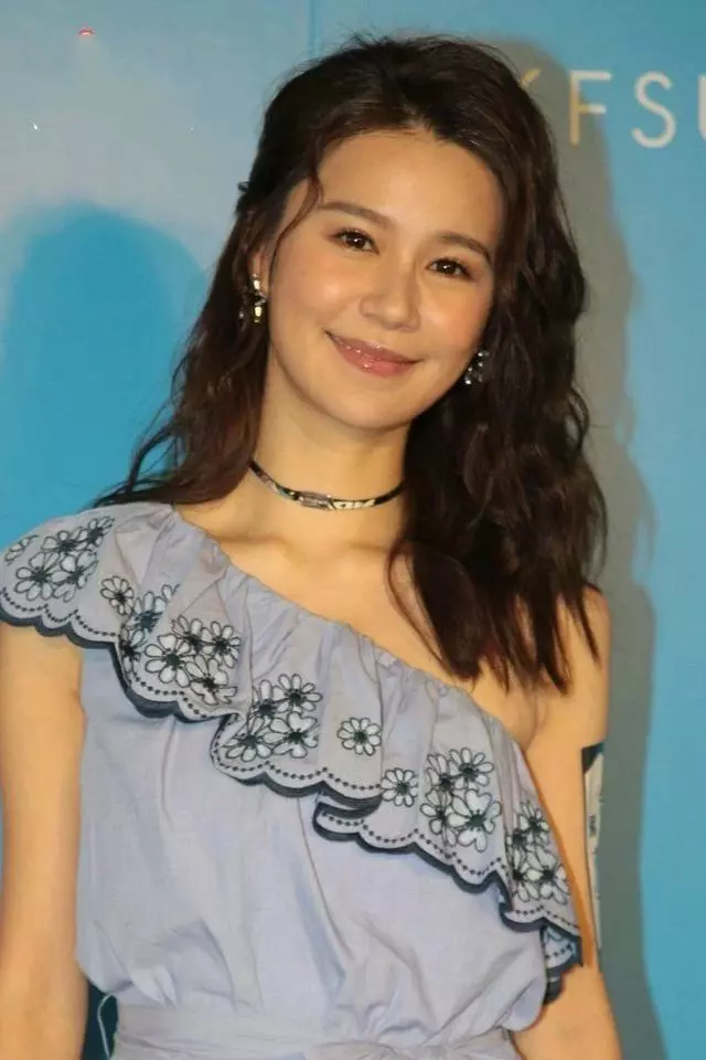 他是鄭伊健的接班人,風頭曾蓋霍建華劉詩詩,今成豪門駙馬