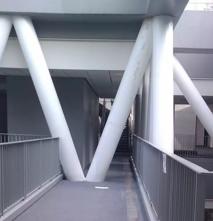 忘了裝備智商?26個設計師「讓他們老師直接裝不認識」的超崩潰設計