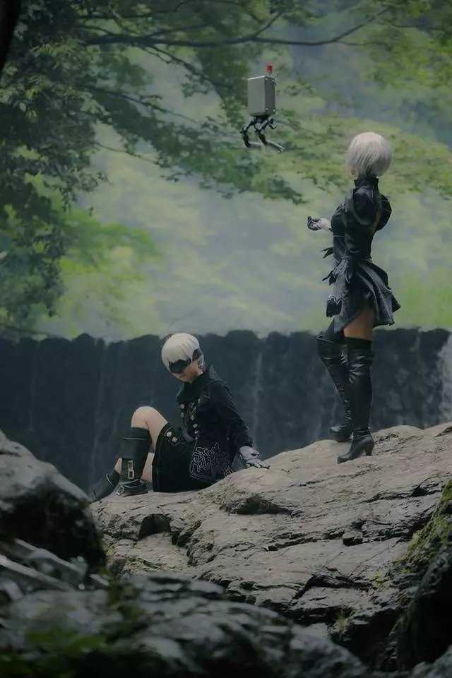 Cosplay「唯美與現實」只有一線之隔!現實照片一看秒軟 網崩潰:她的肚臍!