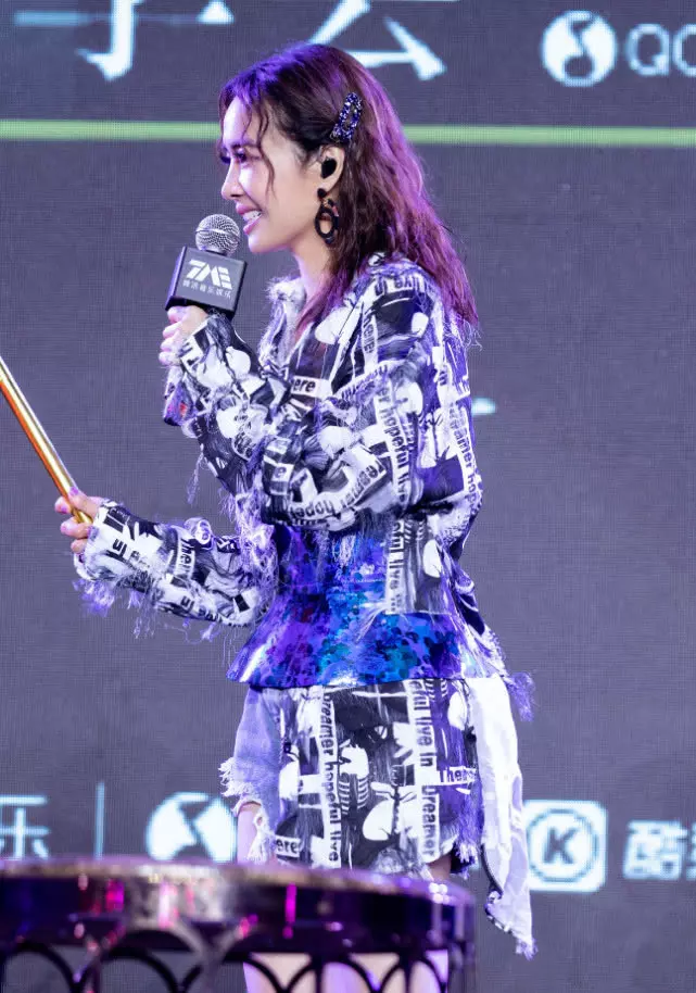 蔡依林有多瘦?我餓一年也穿不上「茶杯裙」,她連腰都掛不住!