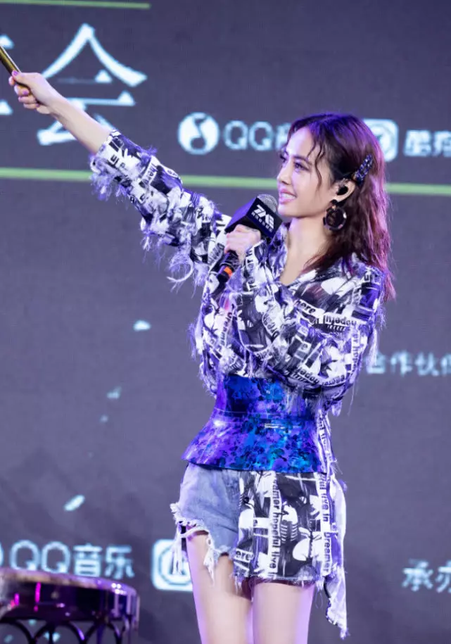 蔡依林有多瘦?我餓一年也穿不上「茶杯裙」,她連腰都掛不住!