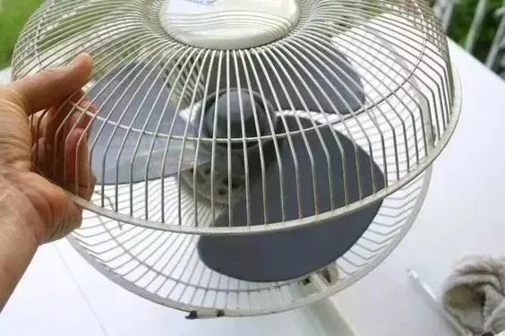 電風扇網罩正確的清洗方法,快速又乾淨,解決了家家戶戶的難題