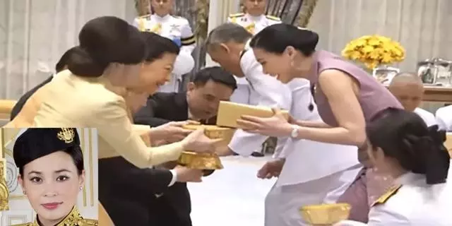 67歲泰王帶妻子見客人,王后穿短裙突然下跪,連國王都感到意外!