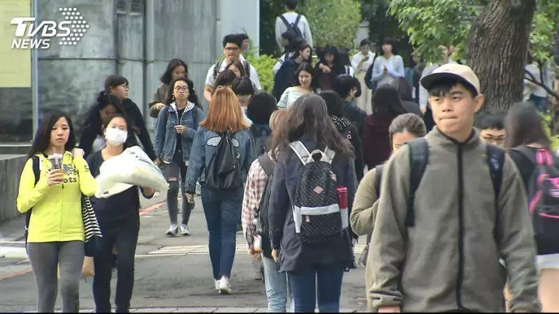 學生難招!老師被要求有500臉友 貼文數恐影響年終