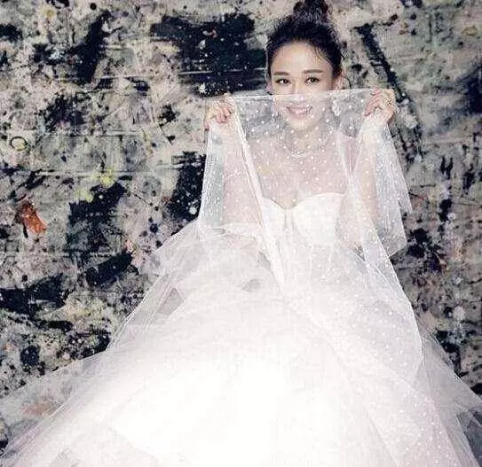 陳喬恩要結婚了!婚紗照曝光,新郎是想破腦袋也想不到的人