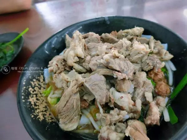 【台中】阿添蛤仔麵-來自彰化30年的好滋味!白白胖胖的海味,蚵仔超大顆超新鮮,吃碗麵也澎湃
