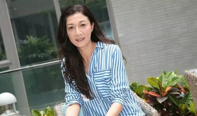 小龍女凌晨吃泡麵稱味道好,太太勸她「認祖歸宗」拿回一切!