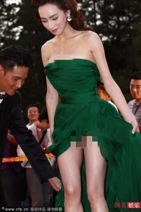 為出名還管這些:女星頻撩高開叉裙 故意還是無意