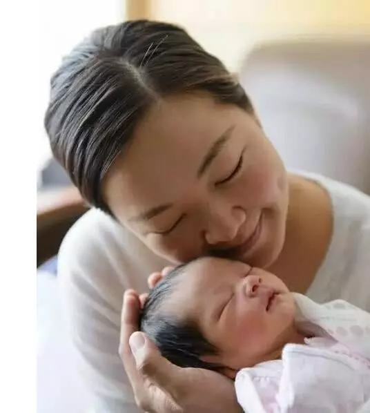 阿雅帶女遊迪士尼,「女娃長相曝光」!驚艷全網「想氣死小S」!