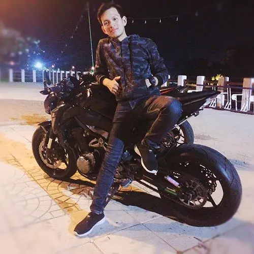 女兒中毒危急遇大塞車 摩哆騎士載父女入院