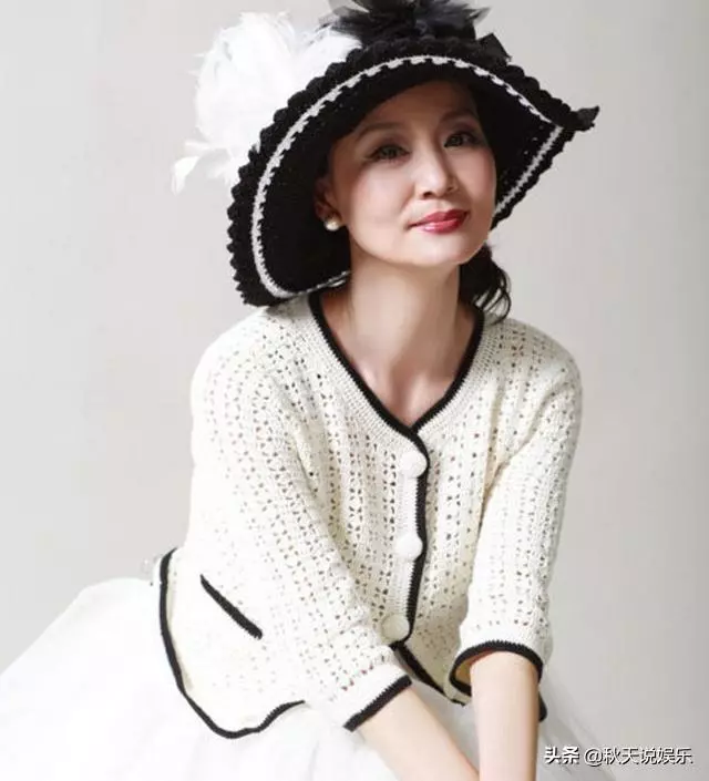 她是瓊女郎出身,婚姻坎坷因初戀終身無子,如今60歲與狗相伴