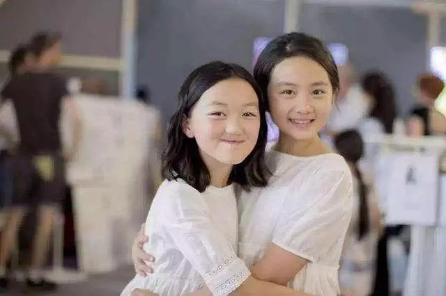 馮小剛女兒也是天生兔唇?可是和李嫣相比簡直毫無痕跡