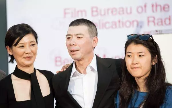 馮小剛女兒也是天生兔唇?可是和李嫣相比簡直毫無痕跡