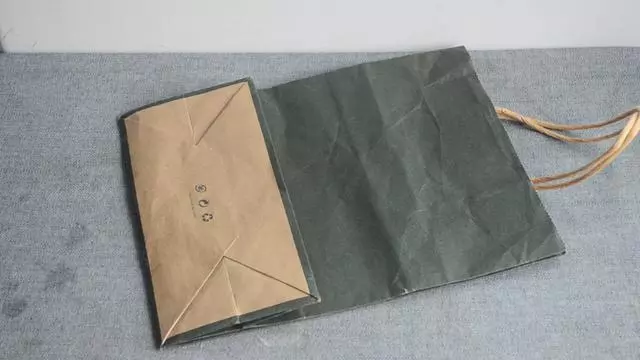 購物袋大改造!稍微剪一剪,立馬變成家居好物,放在廁所很有用!