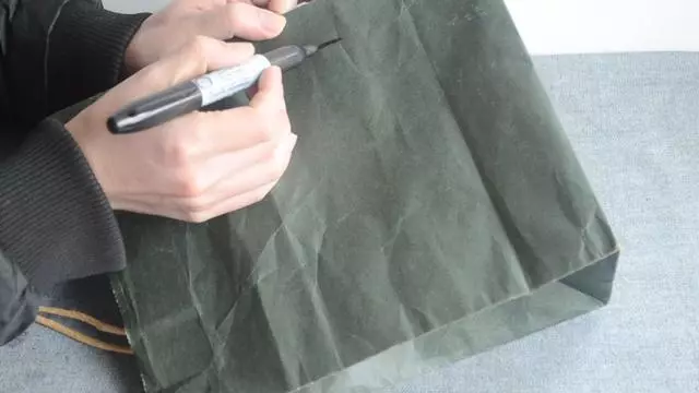 購物袋大改造!稍微剪一剪,立馬變成家居好物,放在廁所很有用!