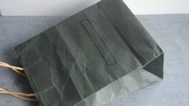 購物袋大改造!稍微剪一剪,立馬變成家居好物,放在廁所很有用!