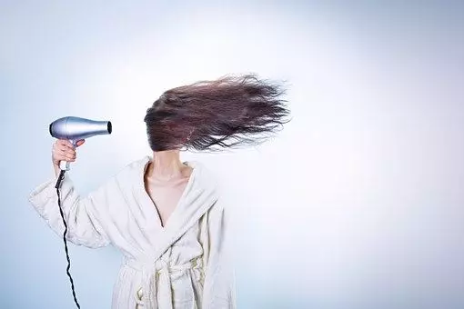 為何天天洗頭,頭髮還是油?因為你洗錯了!這些習慣不改,你永遠得帶著油頭過生活!