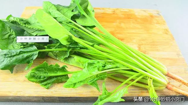 焯過菠菜的水記得要留下,一滴也別浪費了,用途非常大!