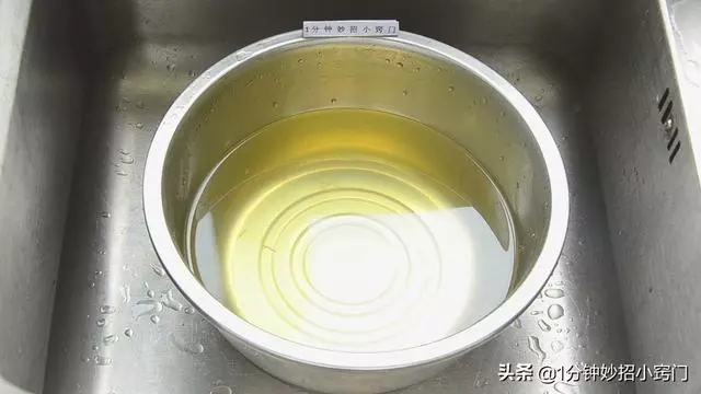 焯過菠菜的水記得要留下,一滴也別浪費了,用途非常大!