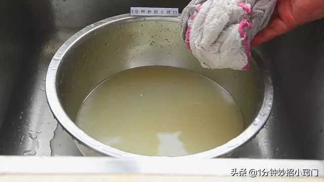 焯過菠菜的水記得要留下,一滴也別浪費了,用途非常大!