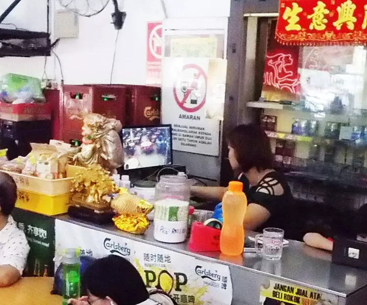 「怕我走掉嗎,中國豬?」兩印裔男子怒斥先付錢後上餐,半小時後老闆傻眼,真跑了!