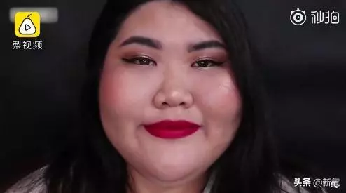 小狐狸腦袋卡垃圾桶蓋子上進出不得,等救援