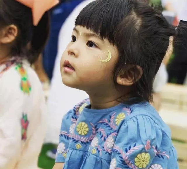 修傑楷談波妞,和咘咘一樣進入公主期喜歡穿裙子,每天自誇漂亮