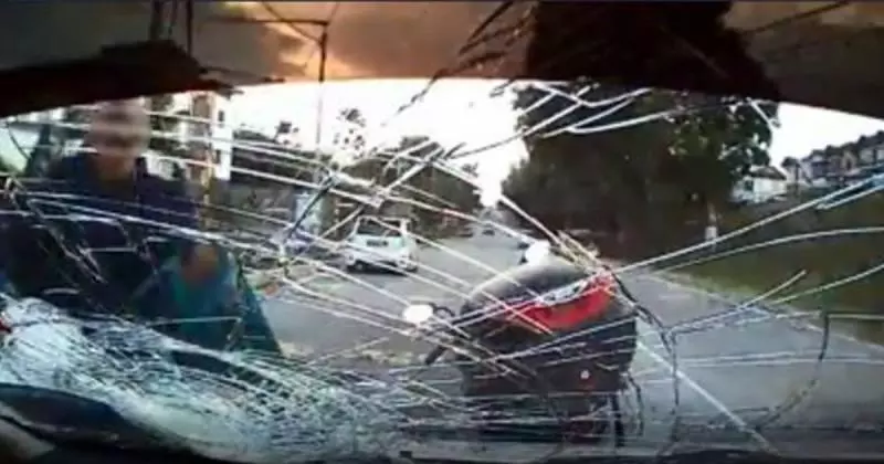 怒砸華女轎車擋風鏡!他的身份遭踢爆了!警方也宣布出手對付他了!…