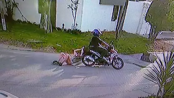 攫奪匪狠搶腳車騎士 先絆倒再拖數公尺